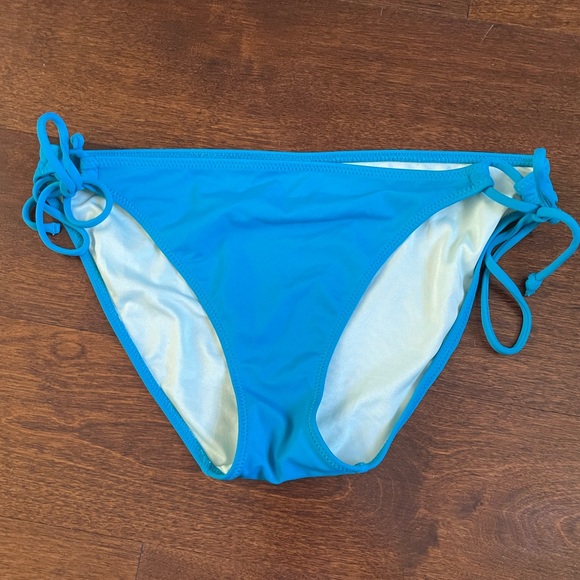 Victoria’s Secret Swim Halter Bikini Set, Top 34B Bottom M - Picture 9 of 12